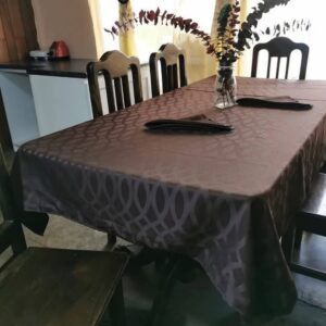 Mantel para comedor de 6 sillas en tela Yacard café oscuro