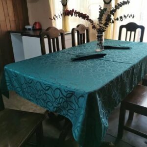 Mantel para comedor de 6 sillas en tela Yacard verde